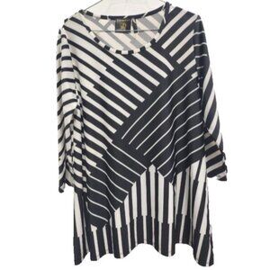 Vecceli‎ Italy Womens Tunic Top Size Medium Black White Striped 3/4 Sleeve Artsy